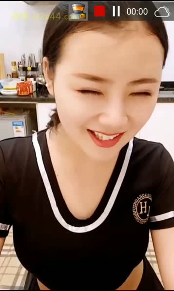 人见人爱高颜值艺校气质美女裸体跳绳这完美的乳房不知道是天然还是整出来的太