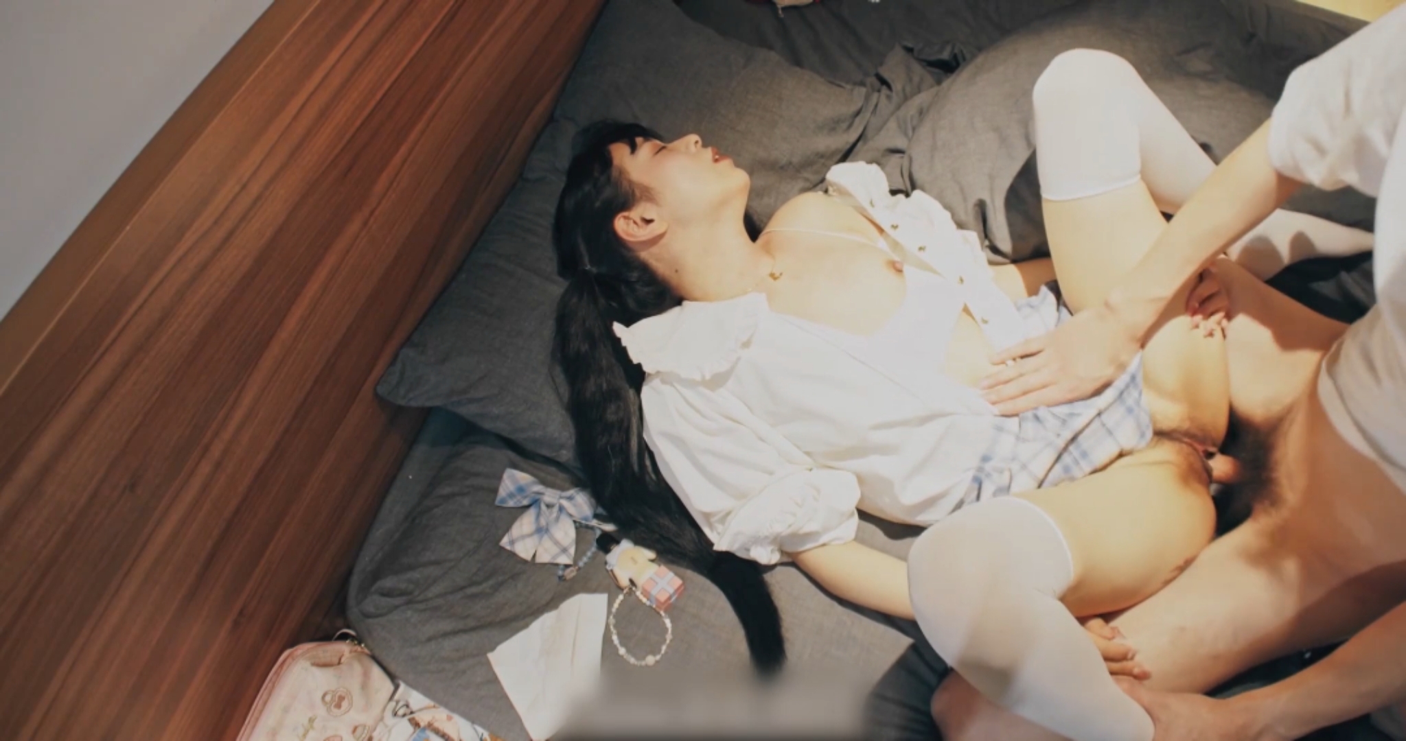 性爱肉便器双马尾小萝莉像初恋一样去操她