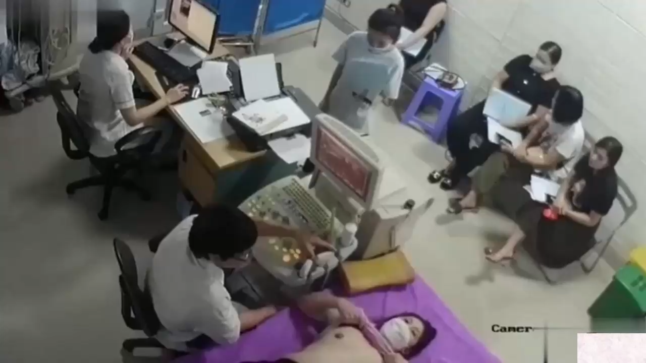 破解摄像头：某医院监控流出，妇科检测，多个女患者脱衣检查