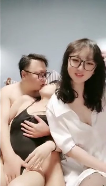 很赞的妹子521和男友激情啪啪给狼友看2