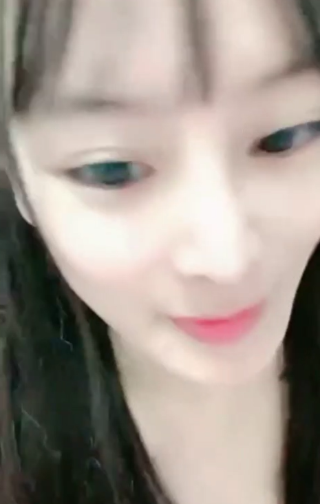 18超清纯嫩妹手指插入 ，无毛粉穴液体不停流 2
