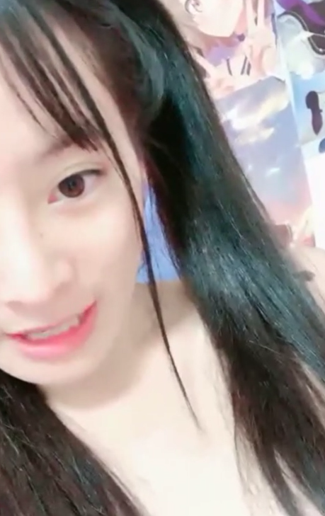 18超清纯嫩妹手指插入 ，无毛粉穴液体不停流 1
