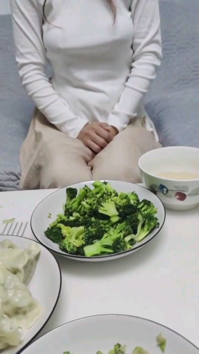 【叔嫂乱伦】喷水嫂子满足对女人的所有幻想又骚又有韵味！