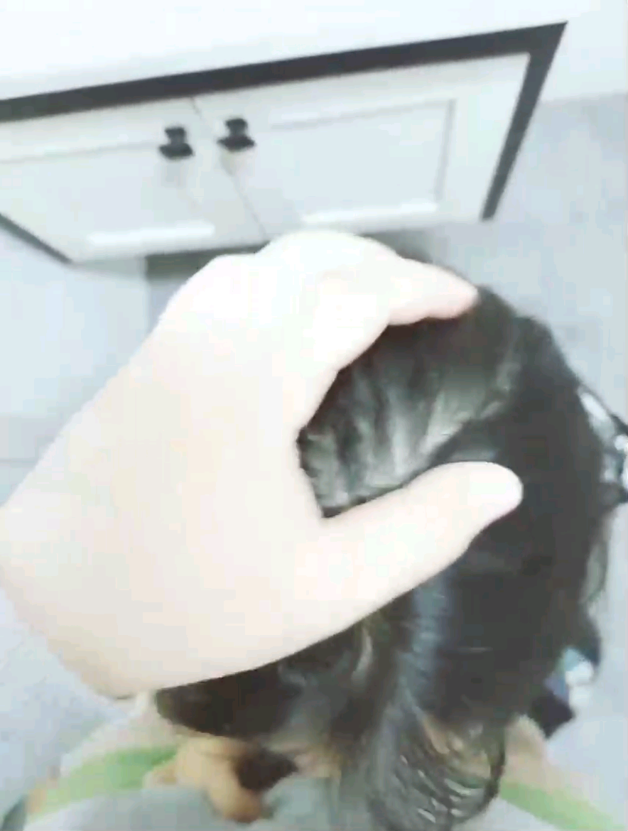 【姐弟乱伦】趁老妈出去打牌后 ，兽性大发的我在厕所疯狂输出后入姐姐！