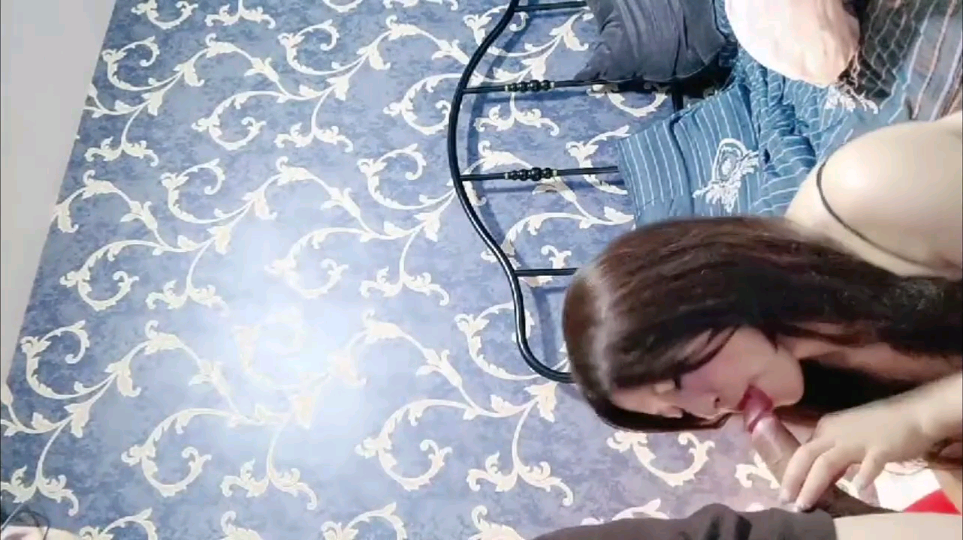 【母子乱伦】骚妈拉儿子操逼，F杯大奶肉蛋冲击视觉！