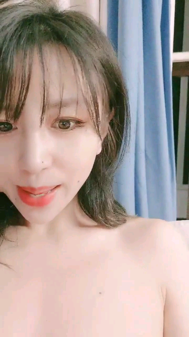 【极品反差婊】 小姐姐舔姐妹逼的样子把我看愣了太骚了