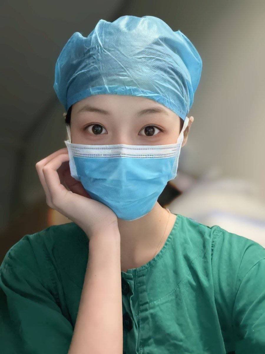 这女医生太骚了 关键技术玩的那么六 直接前列腺高潮 据说还能线下预约