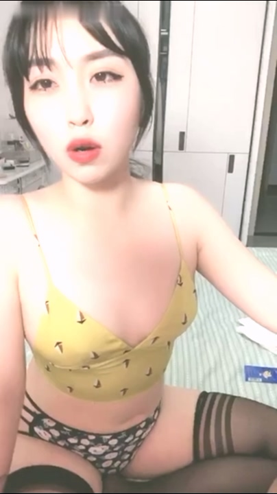 丝袜美足主动上位骑坐抽插内射
