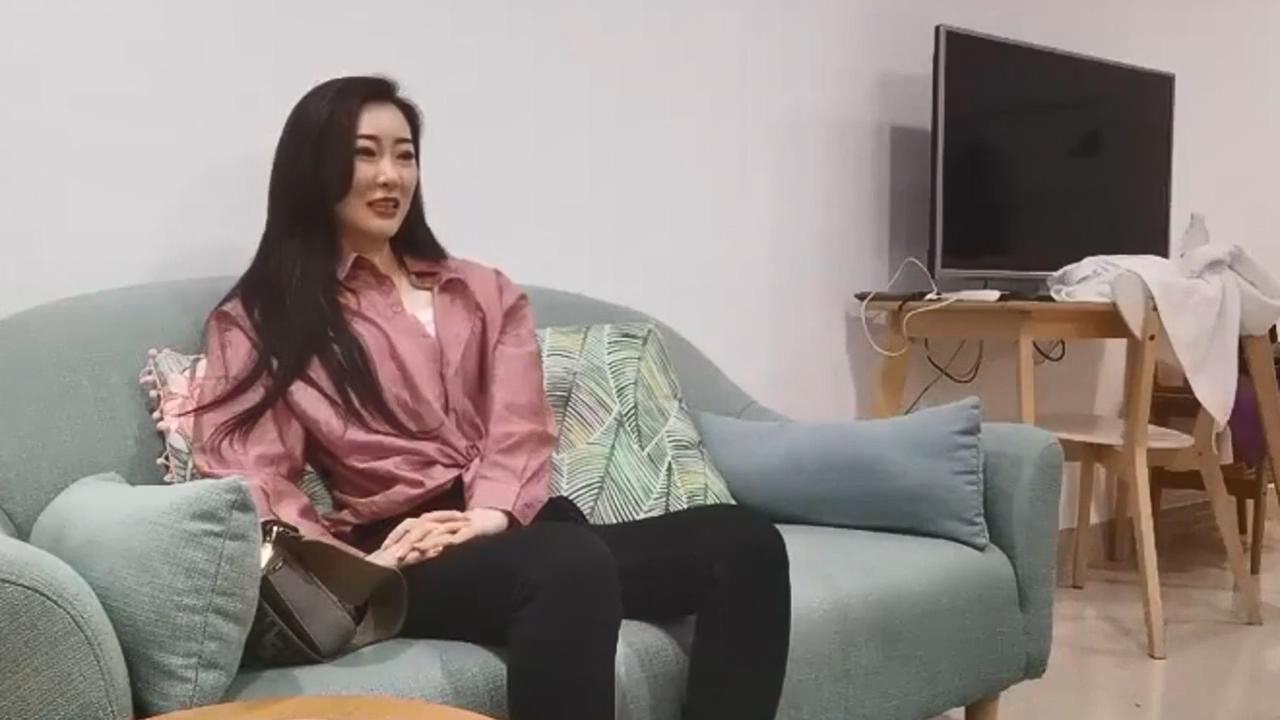 高颜大长腿少妇吃鸡啪啪 我好想顶到什么了 你这么长肯定能顶到 太长我不敢上面 操操歇歇聊聊逼型 增进感情