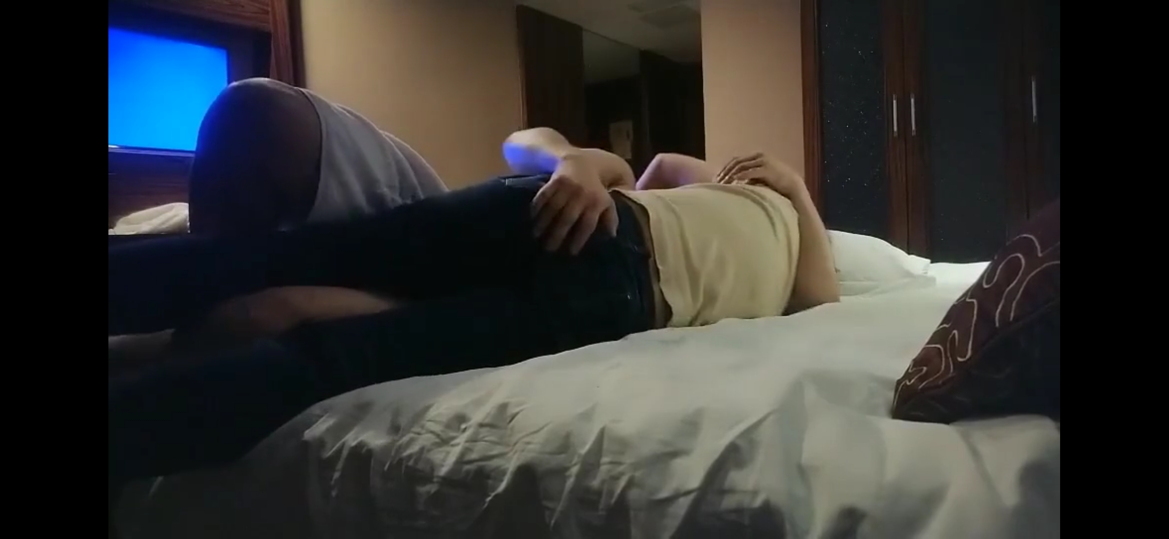 爆操人妻熟女大嫂，大哥满足不了大嫂，只能让小叔辛苦一点了！