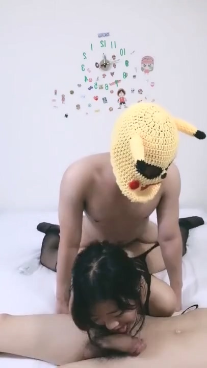 萌妹3P情趣椅子上骑乘边口交各种操