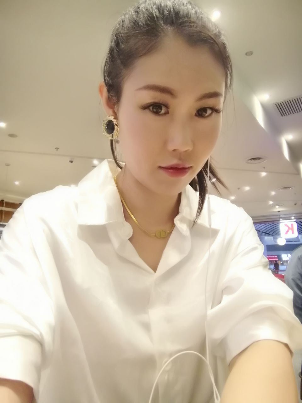沈阳极品反差母狗少妇 对镜头拿跳蛋自慰 口爆巨根假阳具 一脸骚样