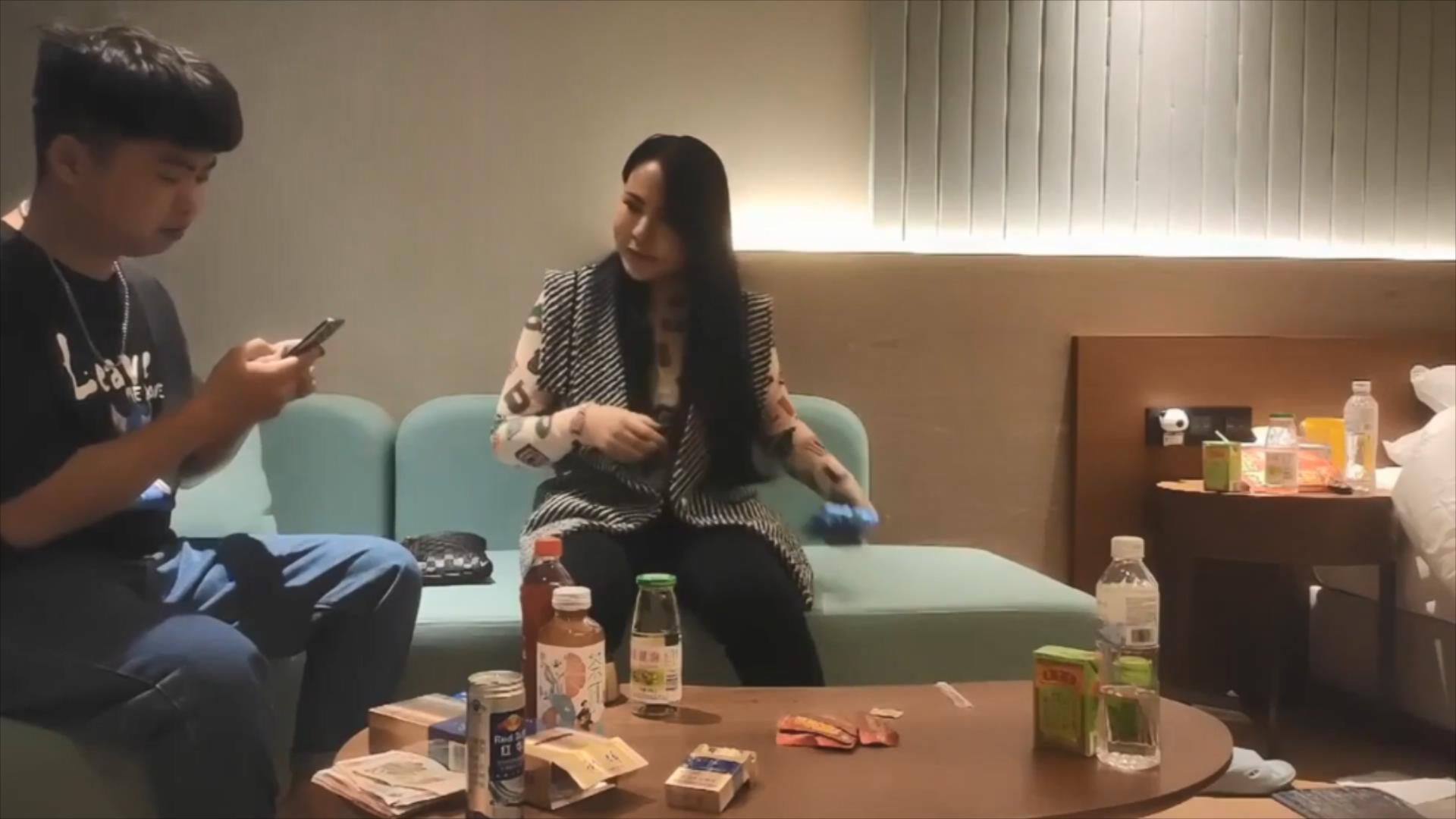 巨乳肥臀阿姨 这样操的好舒服到底了摸我奶子 啊啊亲爱的快点不要停再顶几下 穿上情趣黑丝骚话不停