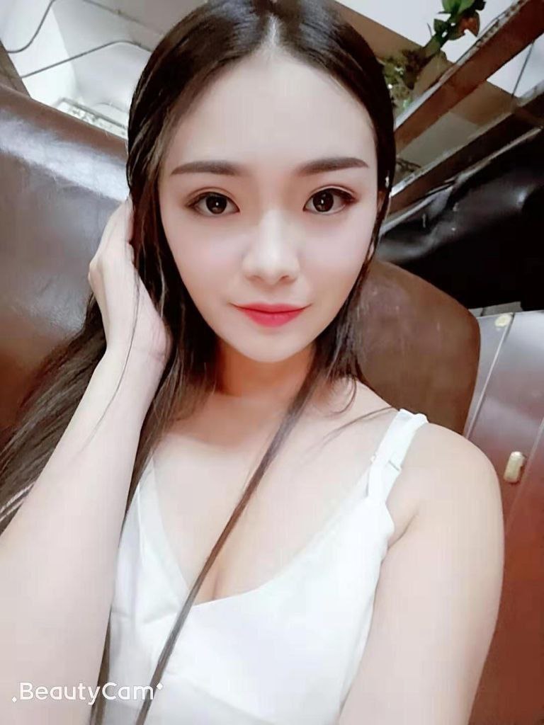 和好朋友约炮友 小蓝 在酒店走廊激情3P 这个大长腿妹子是真的骚！