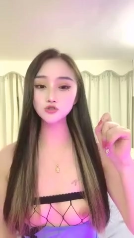 小骚骚丝袜美腿展示诱惑玩弄小穴抽插