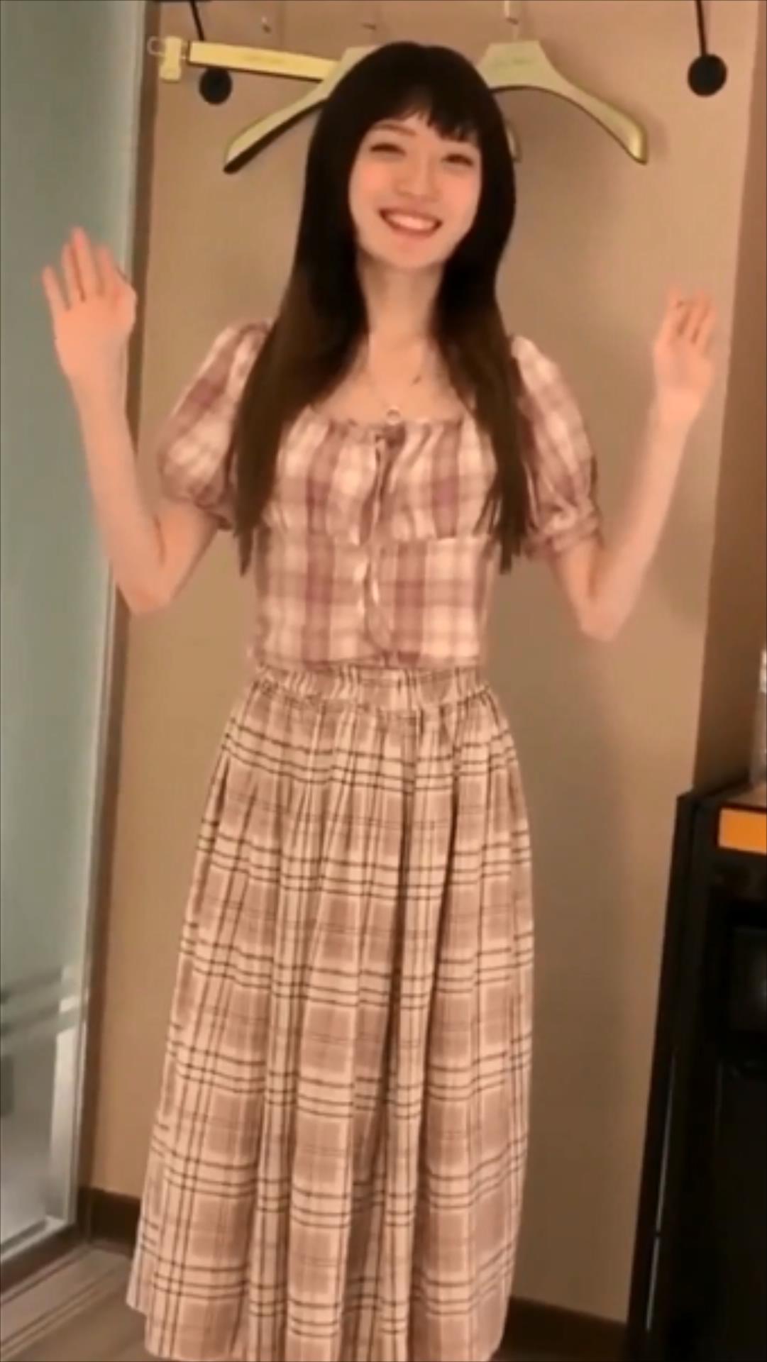 高颜清纯大奶美眉吃鸡啪啪 屁屁好漂亮肛交 不行 不戴套好不好我容易出来 我不射进去 被操的表情很舒坦