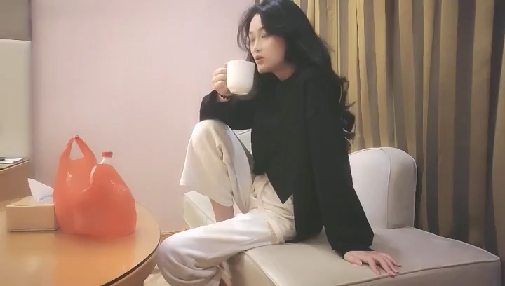 气质甜美外围小少妇镜头前深喉扛腿后入