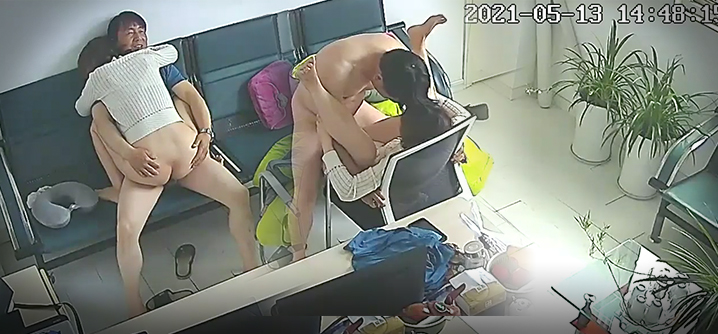 黑客破解摄像头 公司女财务和经理经常趁着没人在办公室沙发和椅子上偷情
