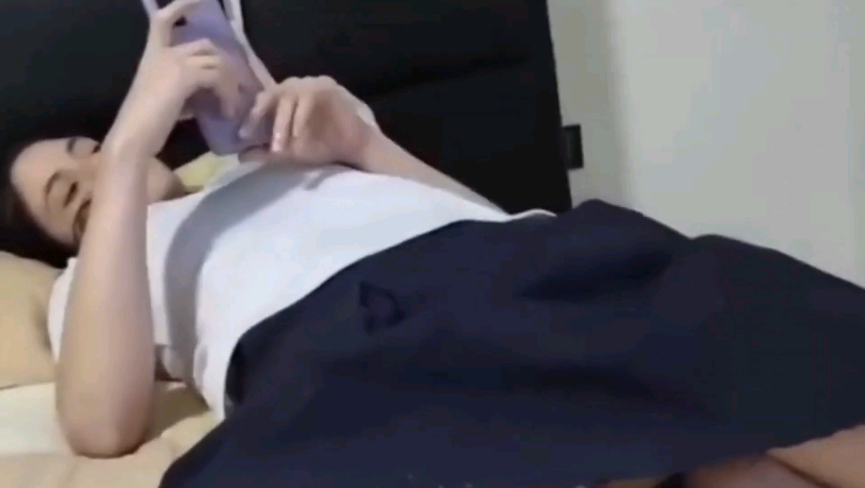 爆操女儿的同学 ，表面正经内心风骚。