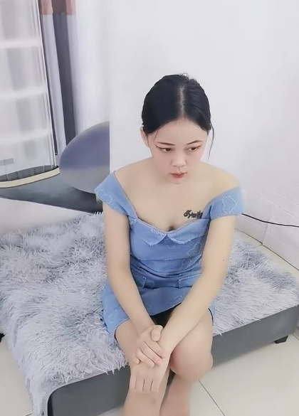 1#奶子上有纹身的极品小少妇，颜值不错听导演的跟小哥激情啪啪给狼友看