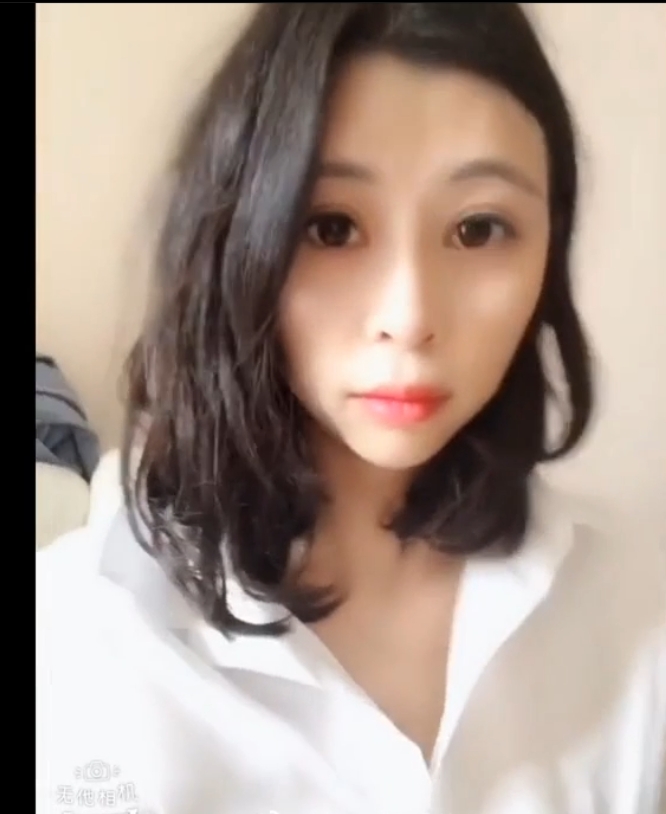 成都网红女神哺乳期欲求不满~各种挤奶自慰。