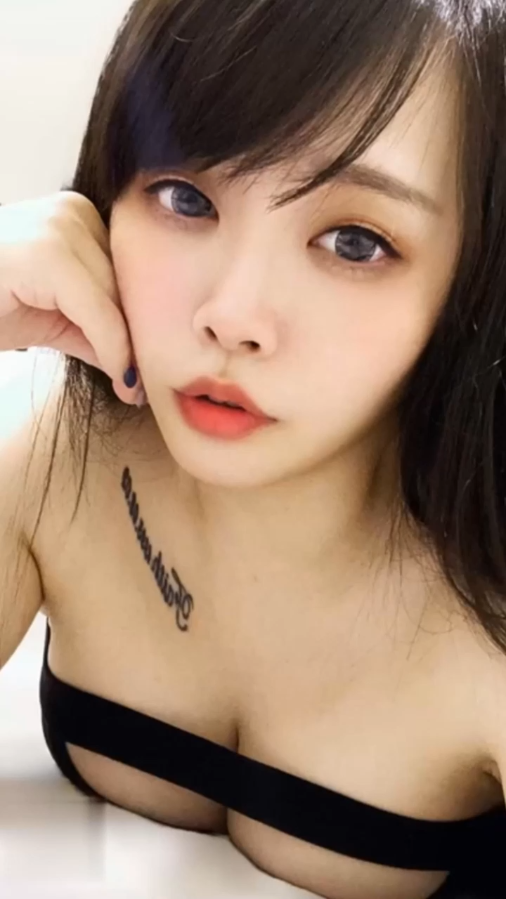 高端泄密国模女神[郭庭佑Joyc]下海被包养!沦为金主爸爸的肉便小母狗