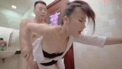完整版 魔鬼身材职业装性感美女上完厕所时被尾随身后的胖领导捂着嘴强行拉进去威胁潜规则 哭着求放过还是