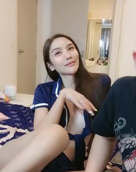 长腿模特黑丝妹直播拍摄 多人群P1