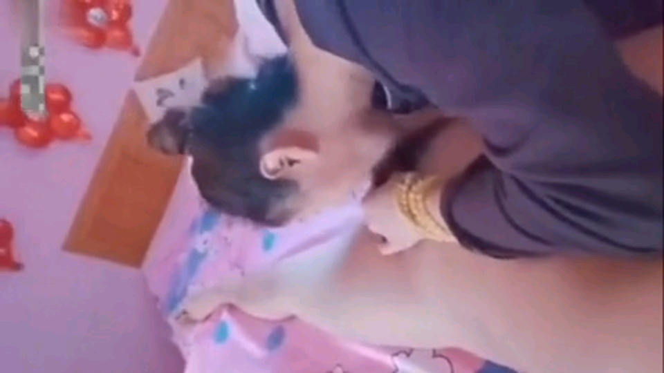 【母子乱伦】 傻儿子同时让母女怀孕！