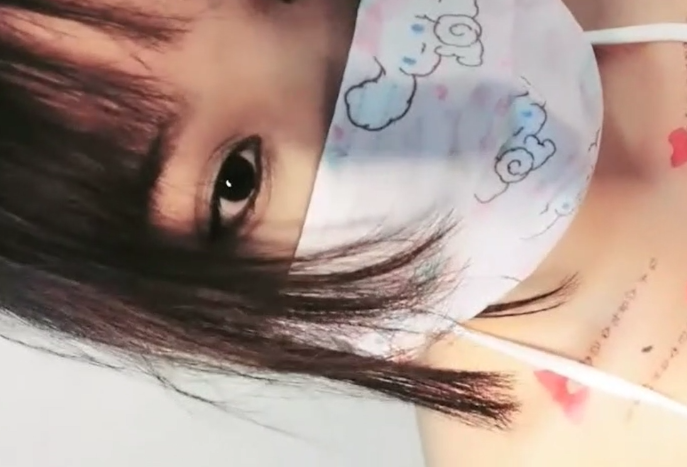 大学清纯小萝莉，为了钱第一次下海