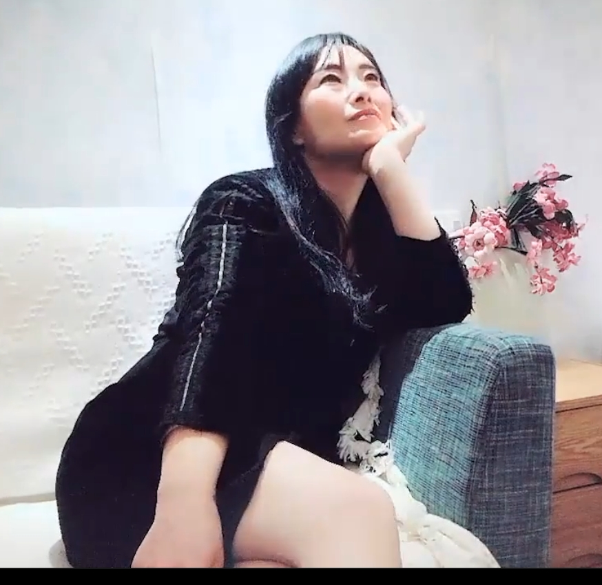 【少妇人妻偷情】刺激对白，有你老公草得舒服吗？我老公鸡巴没你的硬。