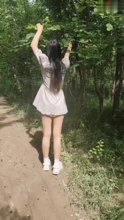 完整版 【兄妹乱伦】 操自己十八岁表妹 再次进入温暖的小穴包裹 迫不及待靠墙怼着操内射 完美对白 高