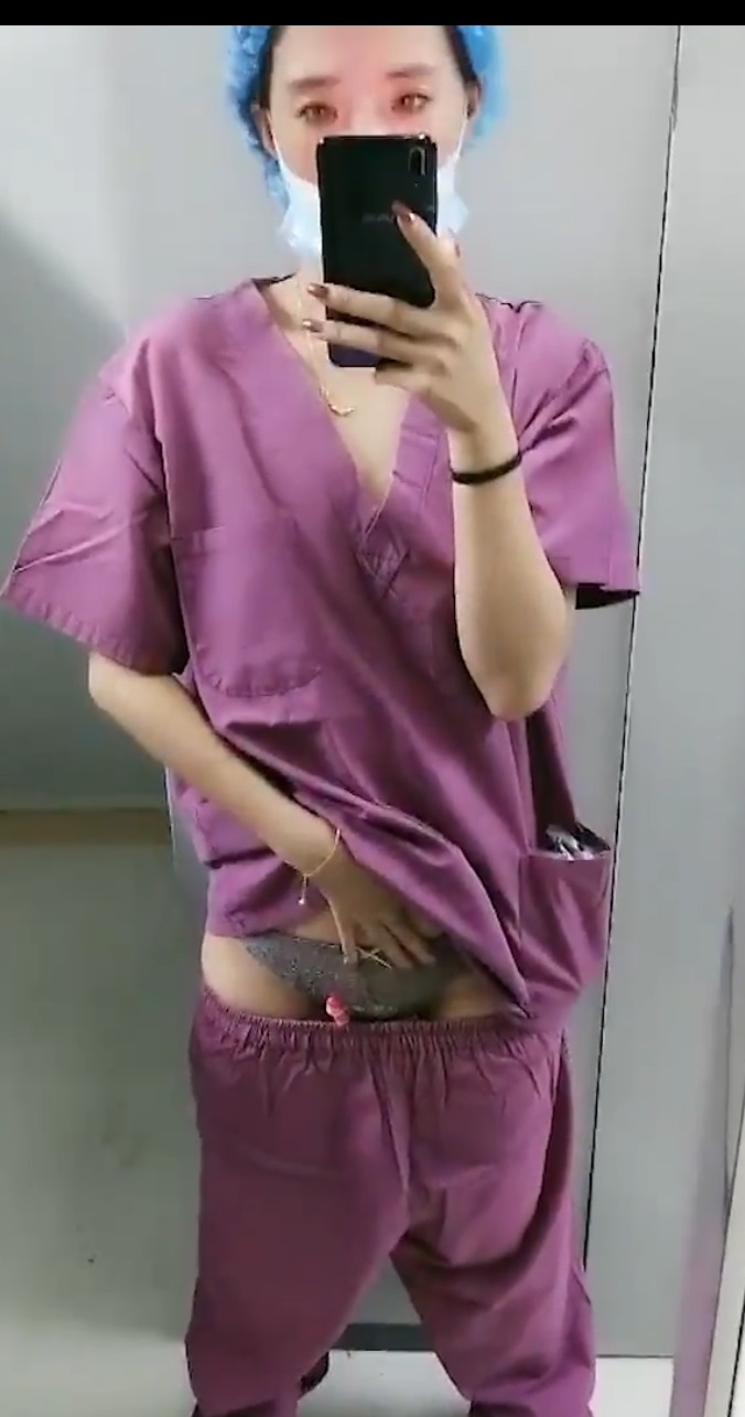 【护士网曝门】河南三甲医院护士值夜班赚外快，发骚自慰抠逼潮喷。