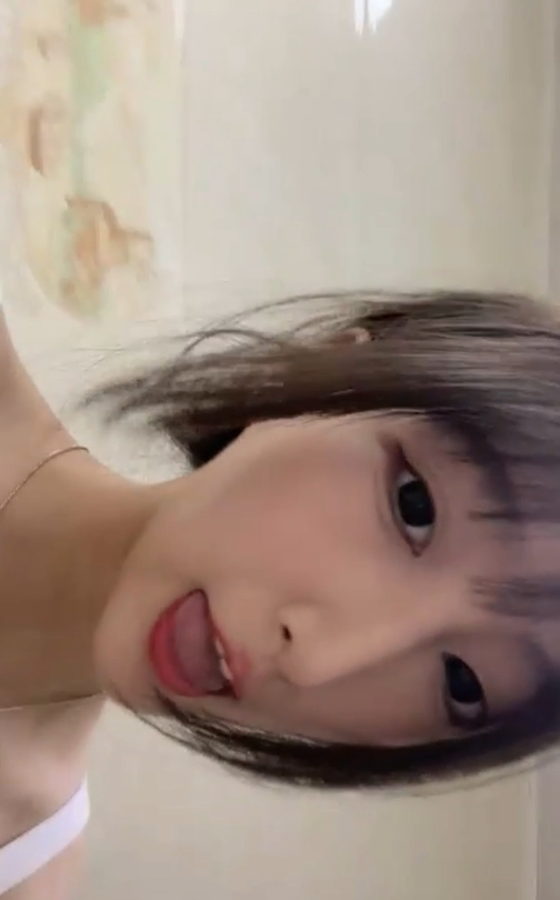 大长腿小姐姐风骚多情超清镜头展示浴室直播
