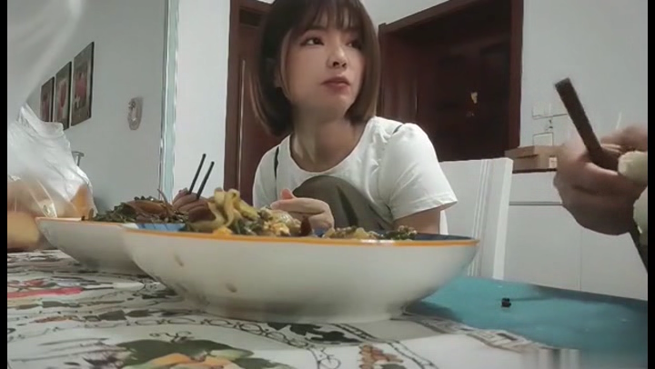 老公偷偷记录和老婆的生活片