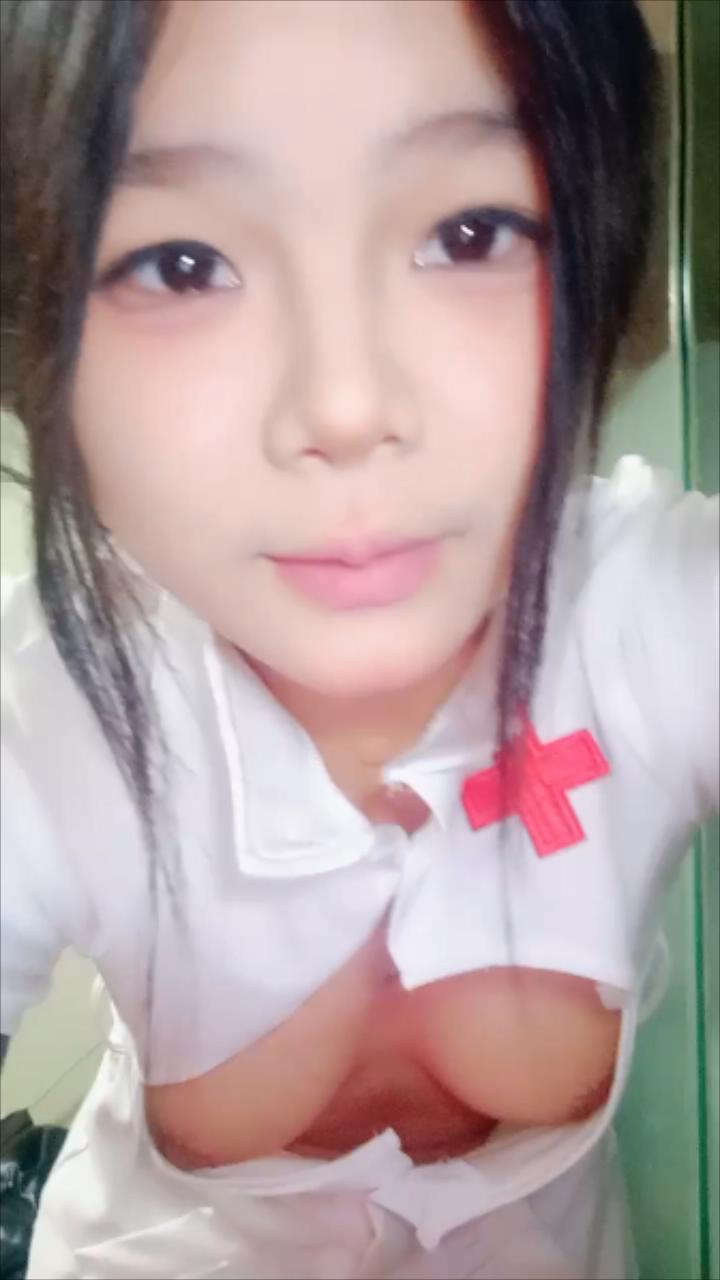 【撸管佳作，绝对精品】极品尤物美少女！新人妹妹近期下海！解开衣服热舞诱惑，粉嫩微毛嫩穴，张开双腿特写，道具磨蹭小穴