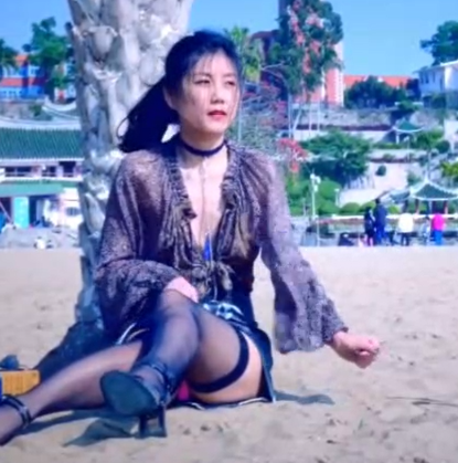 太刺激沙滩人群露出自慰