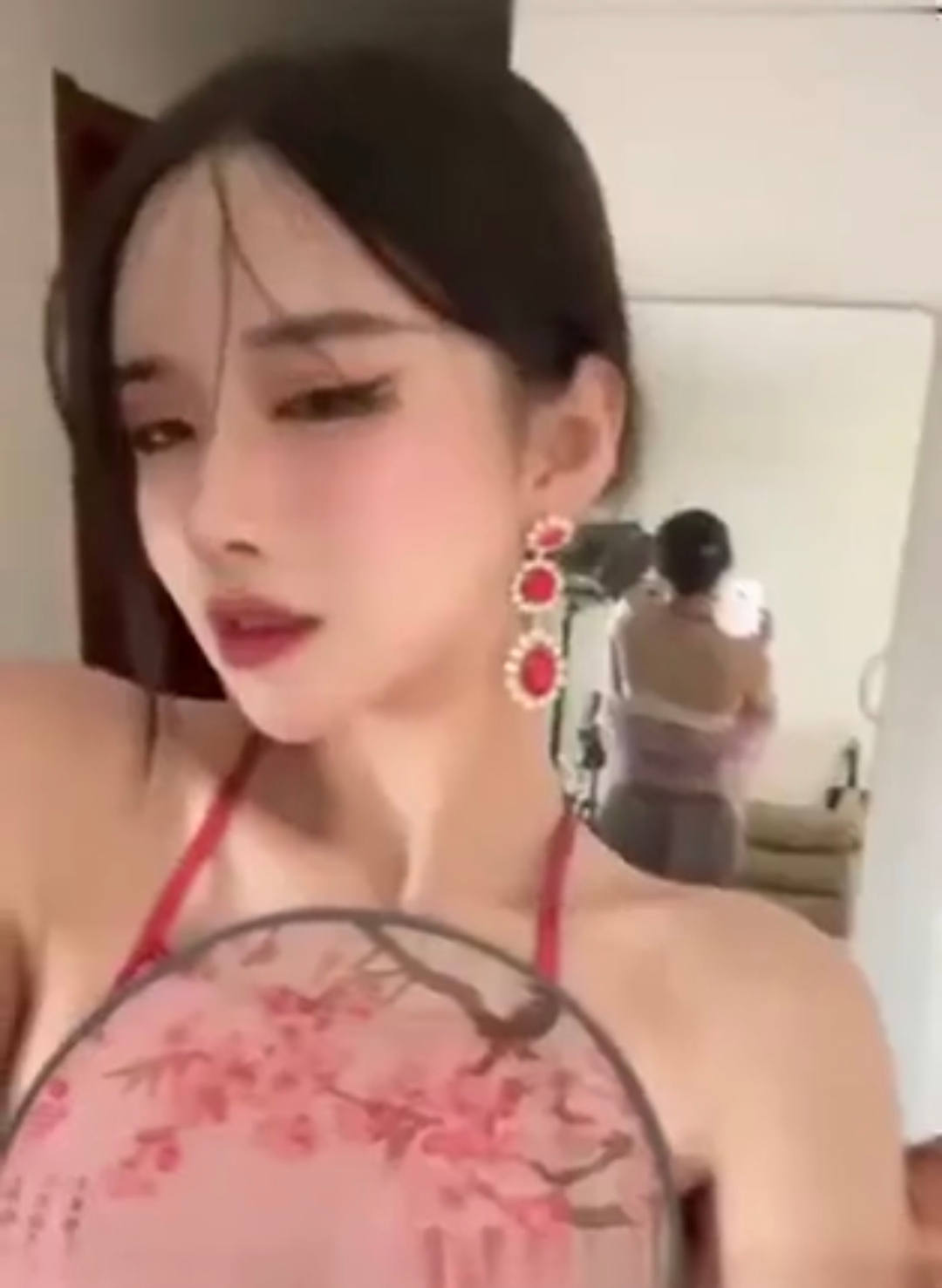 ASMR-妈妈打扮成金莲勾引剧情_小恩雅 （国产）