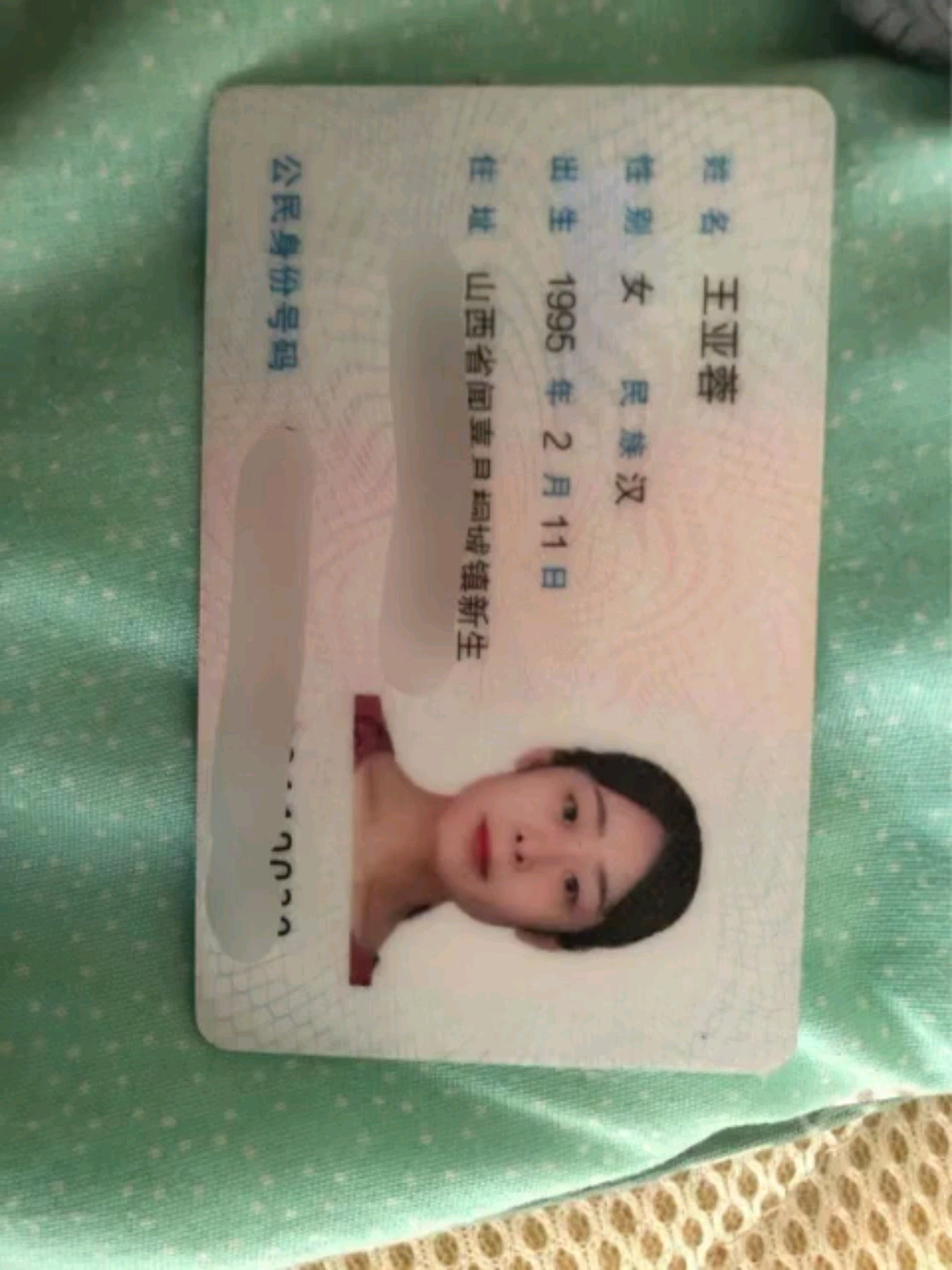 南京某公司女员工周旋于前男友和现男友之间被偷拍曝光。