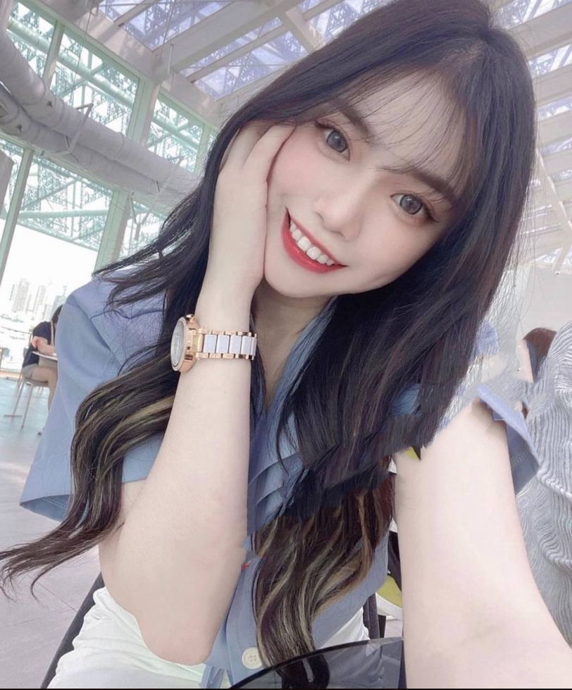 朋友的前女友，分手后追到手被我发觉她偷偷跟我朋友约炮
