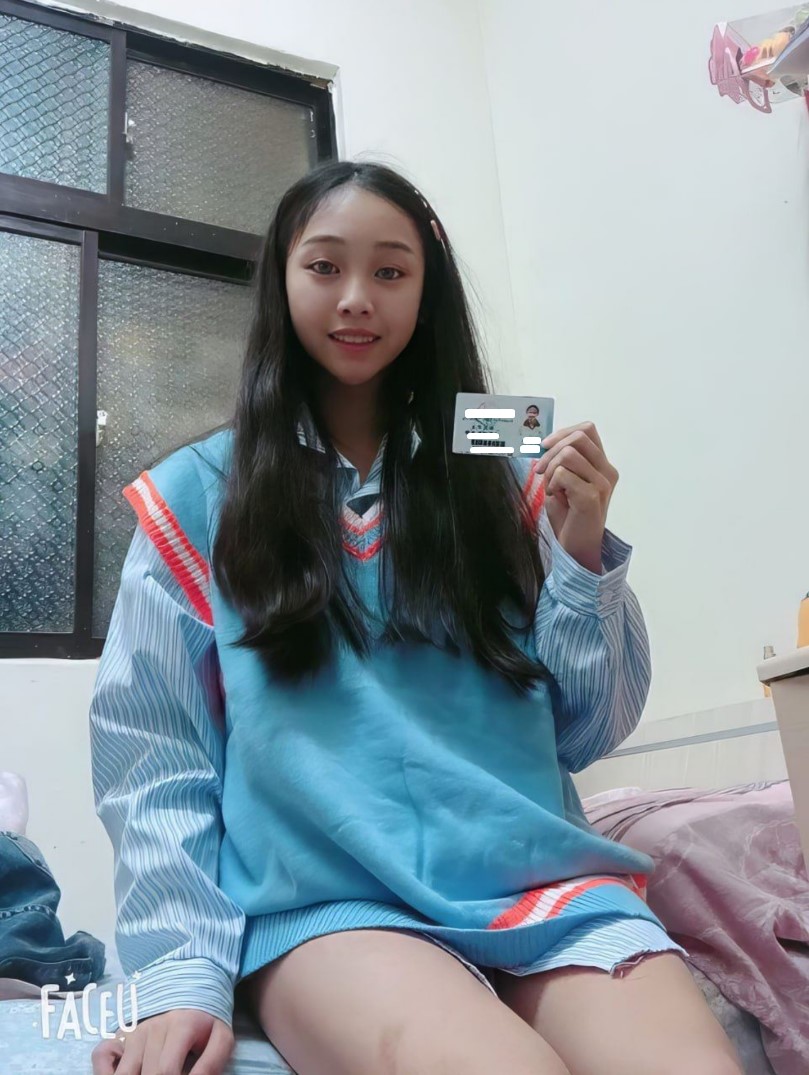漂亮校花妹子被网络招聘忽悠 参加某综艺选秀 一步步套路妹子把衣服脱光光