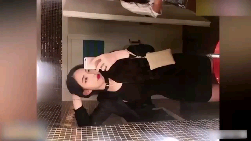 高颜值反差女神惨遭网爆，性爱视频泄密上面深喉下面潮吹内射！