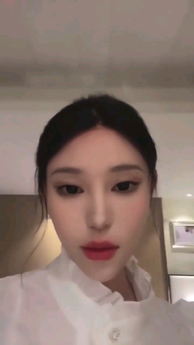 【高冷御姐和闺蜜调教男奴】脏话辱骂男奴舔脚!