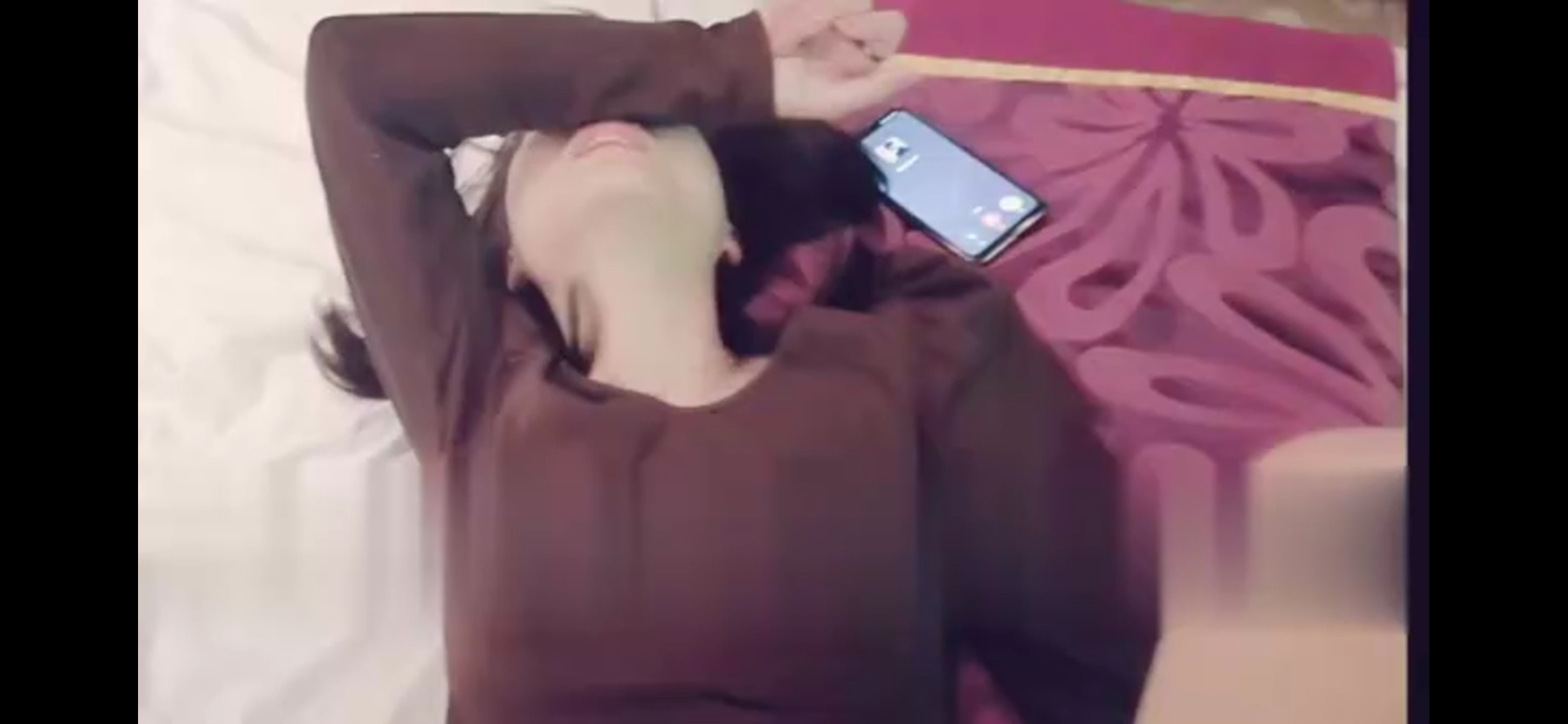 打电话偷情合集，各种精彩人妻边接打电话边和情人偷情，高潮呻吟声差点被老公发现！