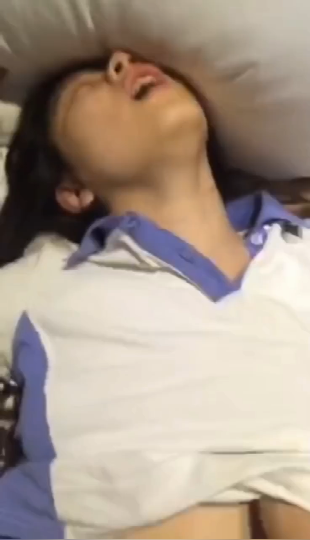 【校服】高中生穿着校服就来开房了，一堆爆操最后颜射！
