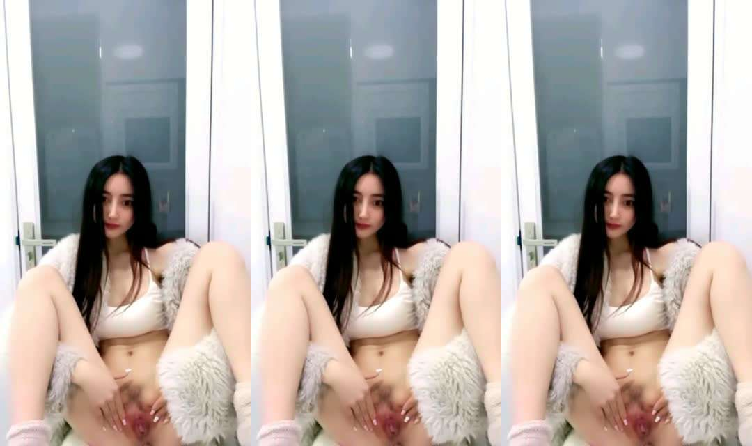 七仙女：你一个月三千多，退休金么哈哈，我家有人，悄悄自慰，是我侄儿，这是我房间里的独立卫生间。小心自