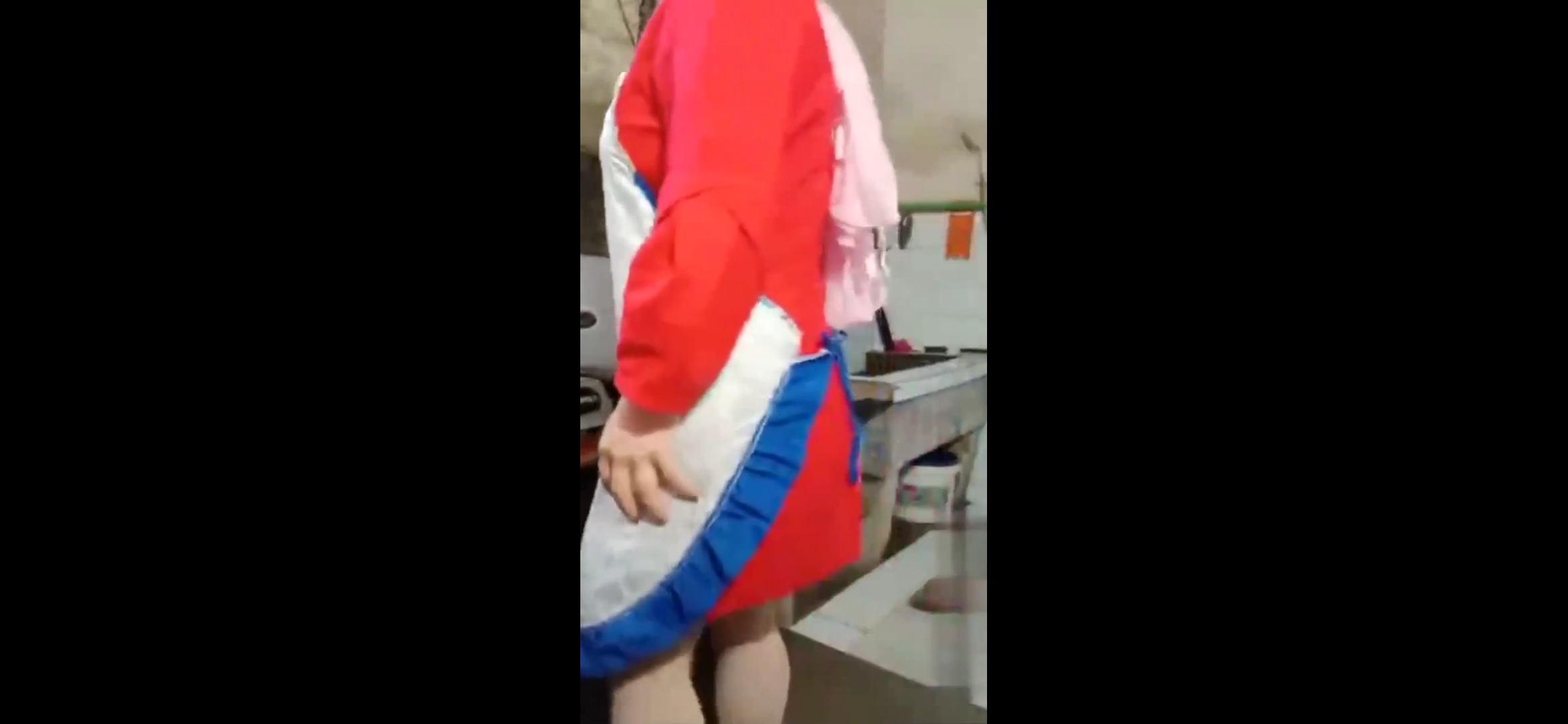 真实勾引农村骚妇，大哥回家了，他老婆留在工地做饭，我给嫂子的骚逼松松土！