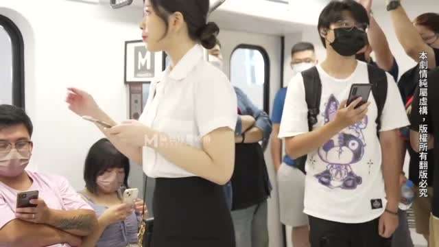 最新高铁门事件光头佬爆操性感OL美女
