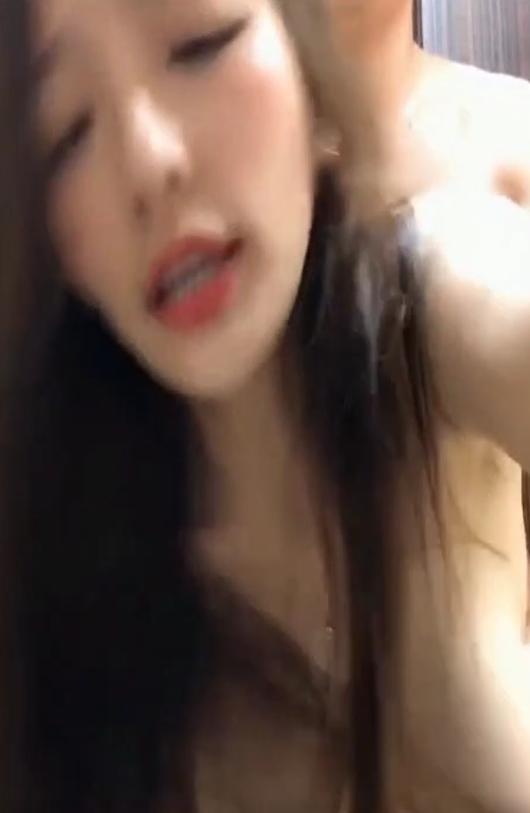 中经贸学院童颜巨乳校花嫩妹李晓