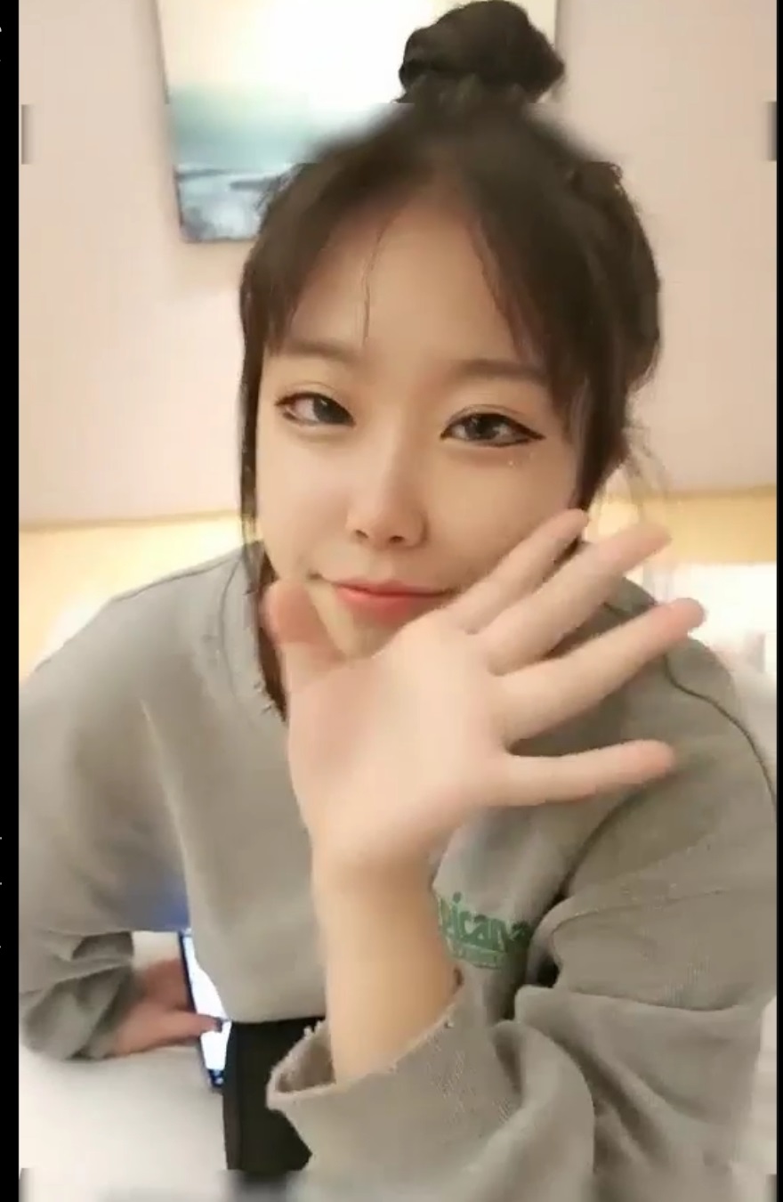 牛逼，一群鬼火少年一个电话叫来一群精神小妹，激情群p。